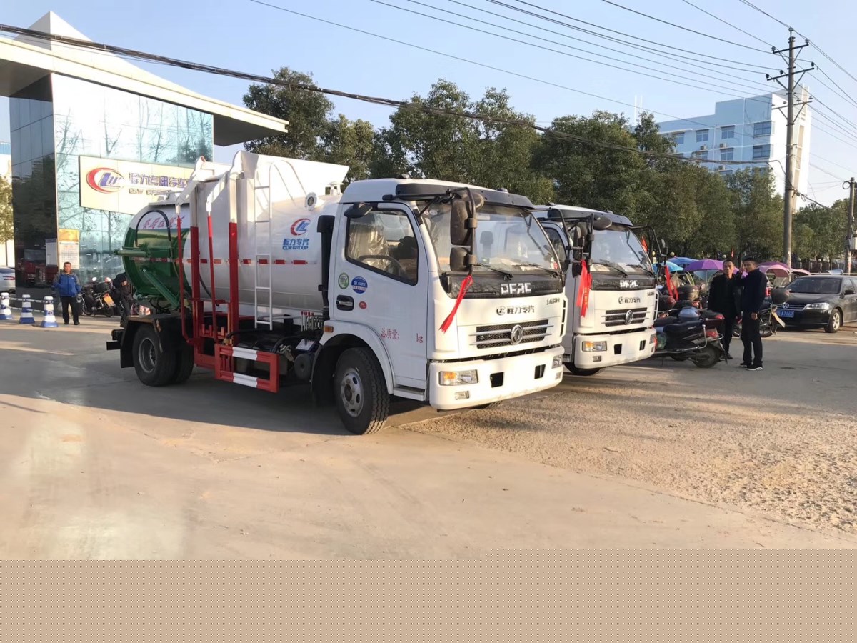 东风大多利卡餐厨垃圾车（6方泔水垃圾车）